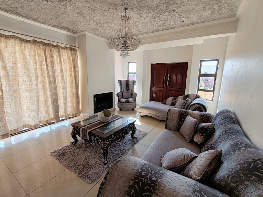5 Bedroom Property for Sale in Grimbeeck Park North West
